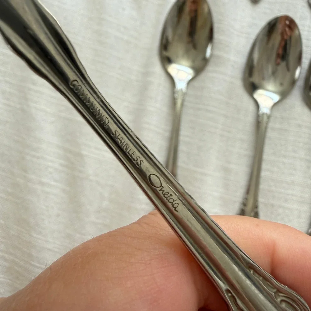Oneida Distinction Deluxe Stainless Michelangelo Flatware Set 60+ Pieces Ornate